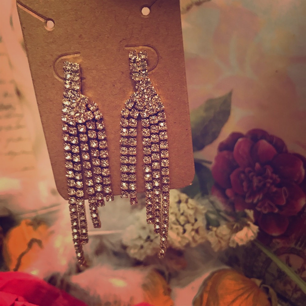 Dazzling earrings for Special Occasions